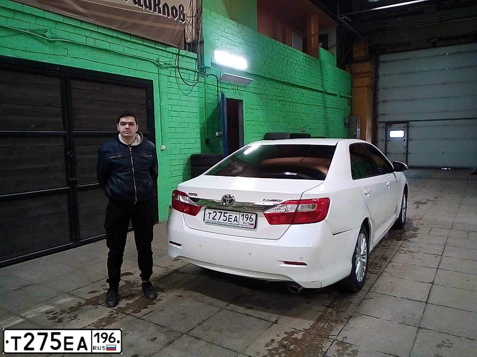 Фото автомобиля TOYOTA CAMRY, 2013 — госномер Х506ОУ196