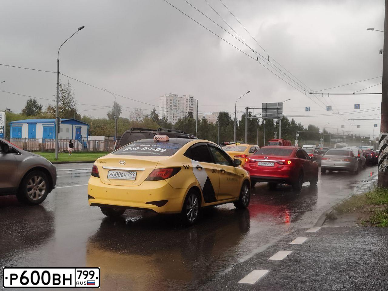 Фото автомобиля HYUNDAI SOLARIS, 2015 — госномер Р600ВН799. Цвет: СЕРЫЙ