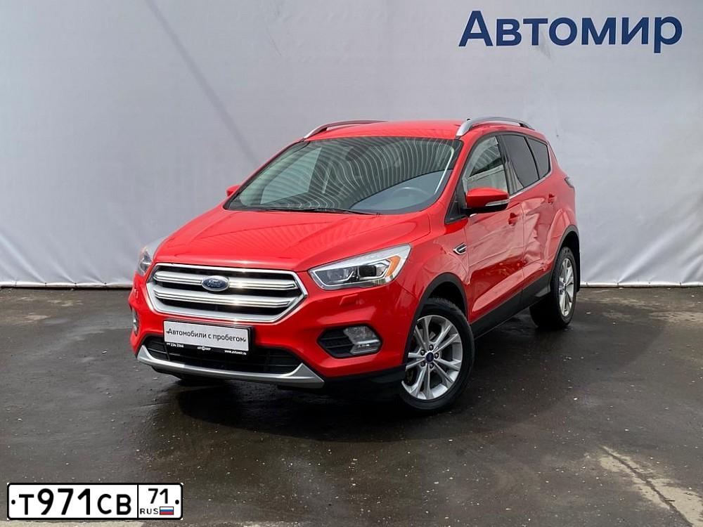 Фото автомобиля FORD KUGA, 2017 — госномер О300КВ136. Цвет: Красный
