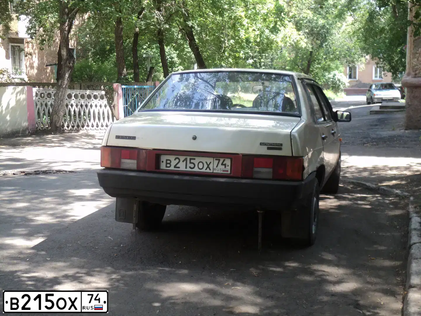 Фото автомобиля LADA 2109 SAMARA, 1998 — госномер В215ОХ74. Цвет: КОРИЧНЕВЫЙ