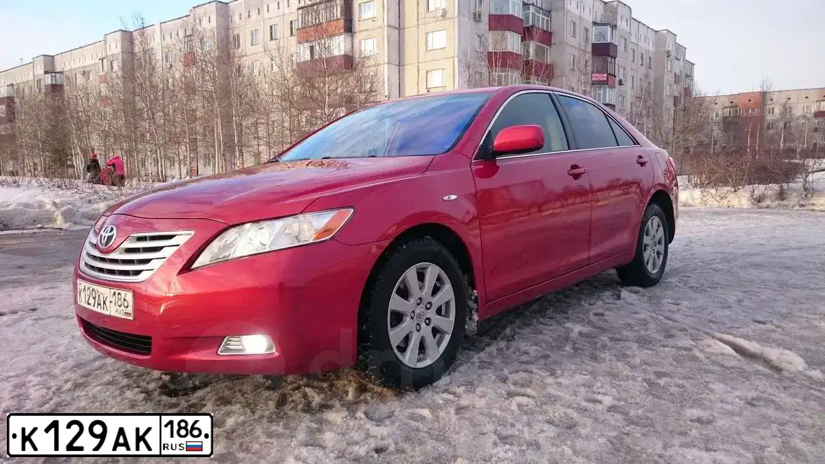 Фото автомобиля TOYOTA CAMRY, 2006 — госномер Т375СР72. Цвет: Красный