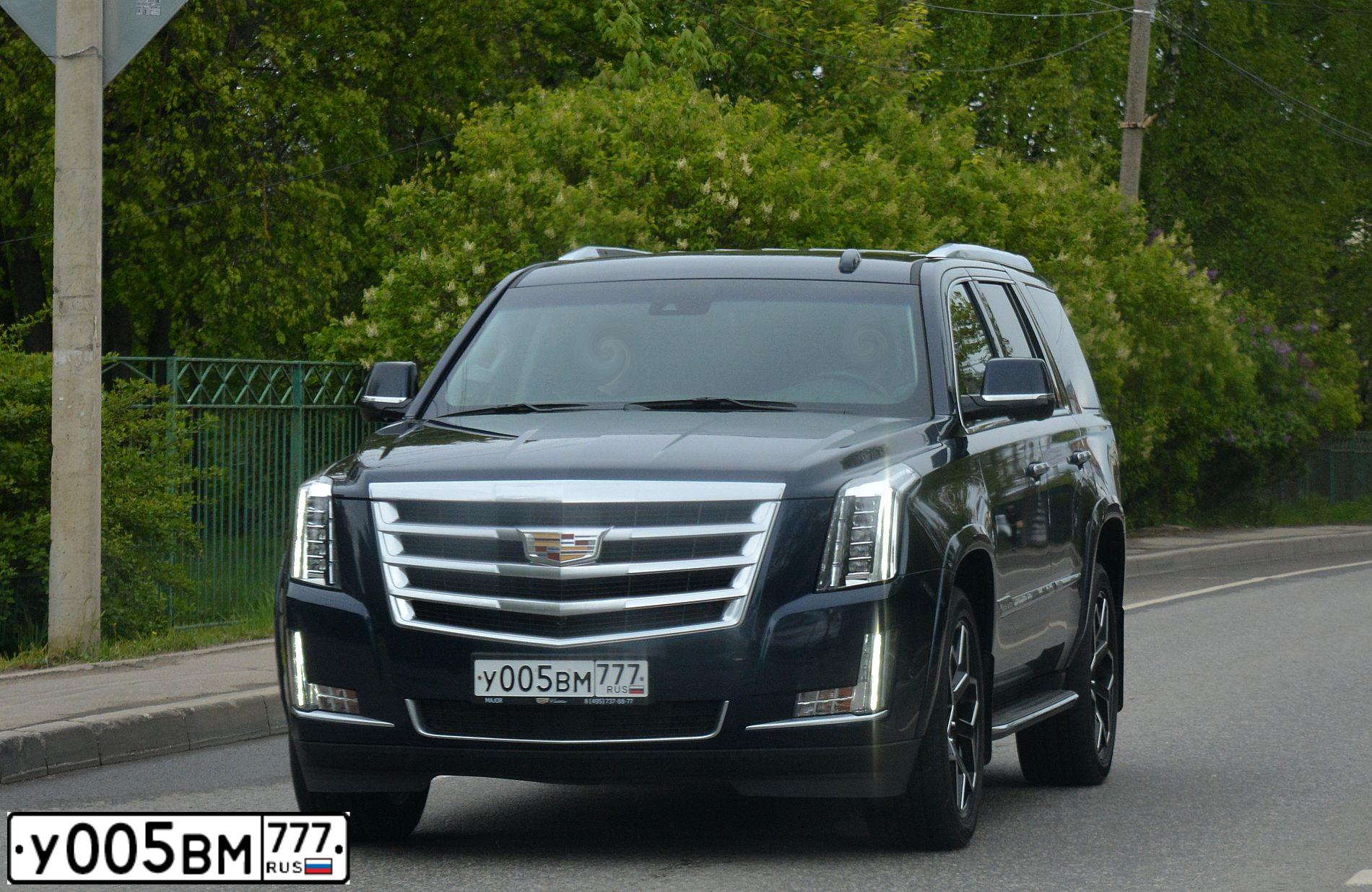 Фото автомобиля CADILLAC ESCALADE, 2018 — госномер Т620СР797. Цвет: ТЕМНО-СИНИЙ