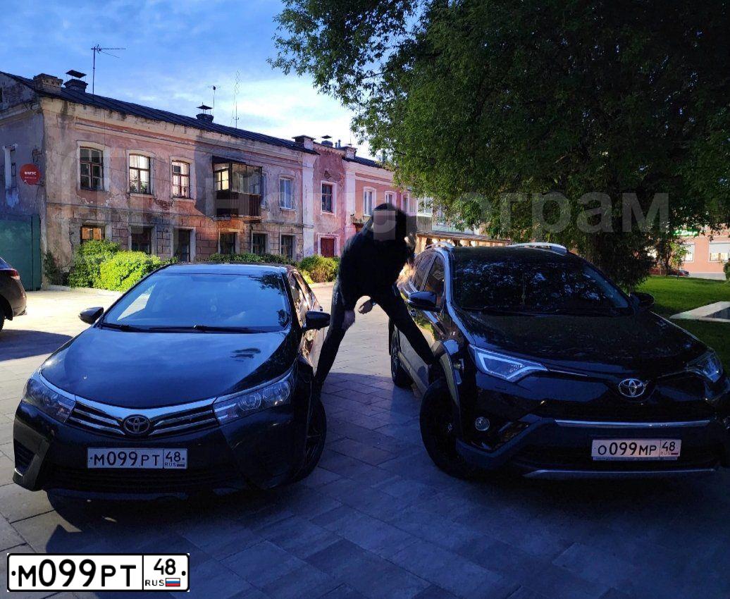 Фото автомобиля TOYOTA COROLLA, 2014 — госномер М099РТ48. Цвет: темно-серый