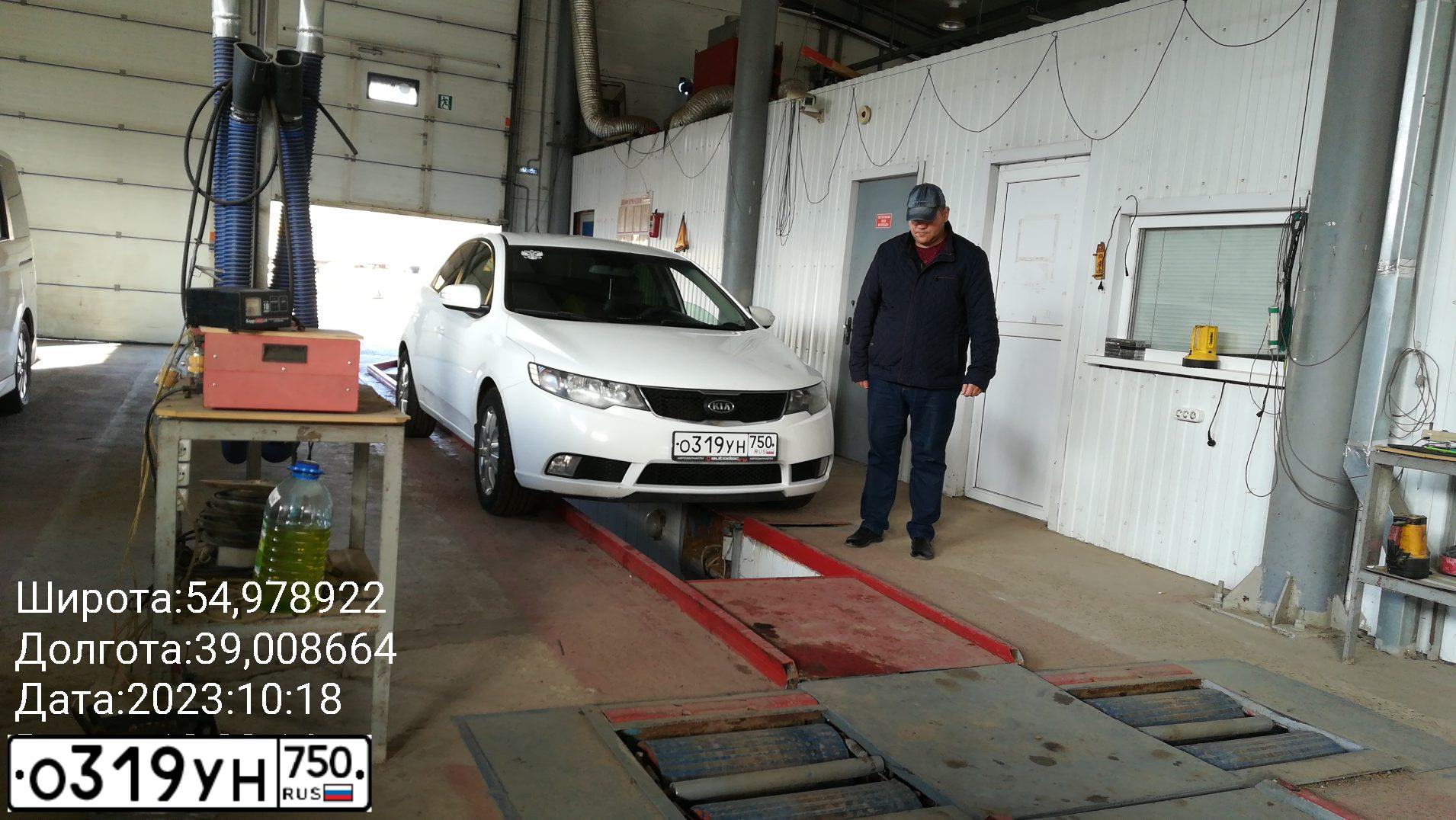 Фото автомобиля KIA CERATO, 2010 — госномер М633ЕУ190. Цвет: Белый
