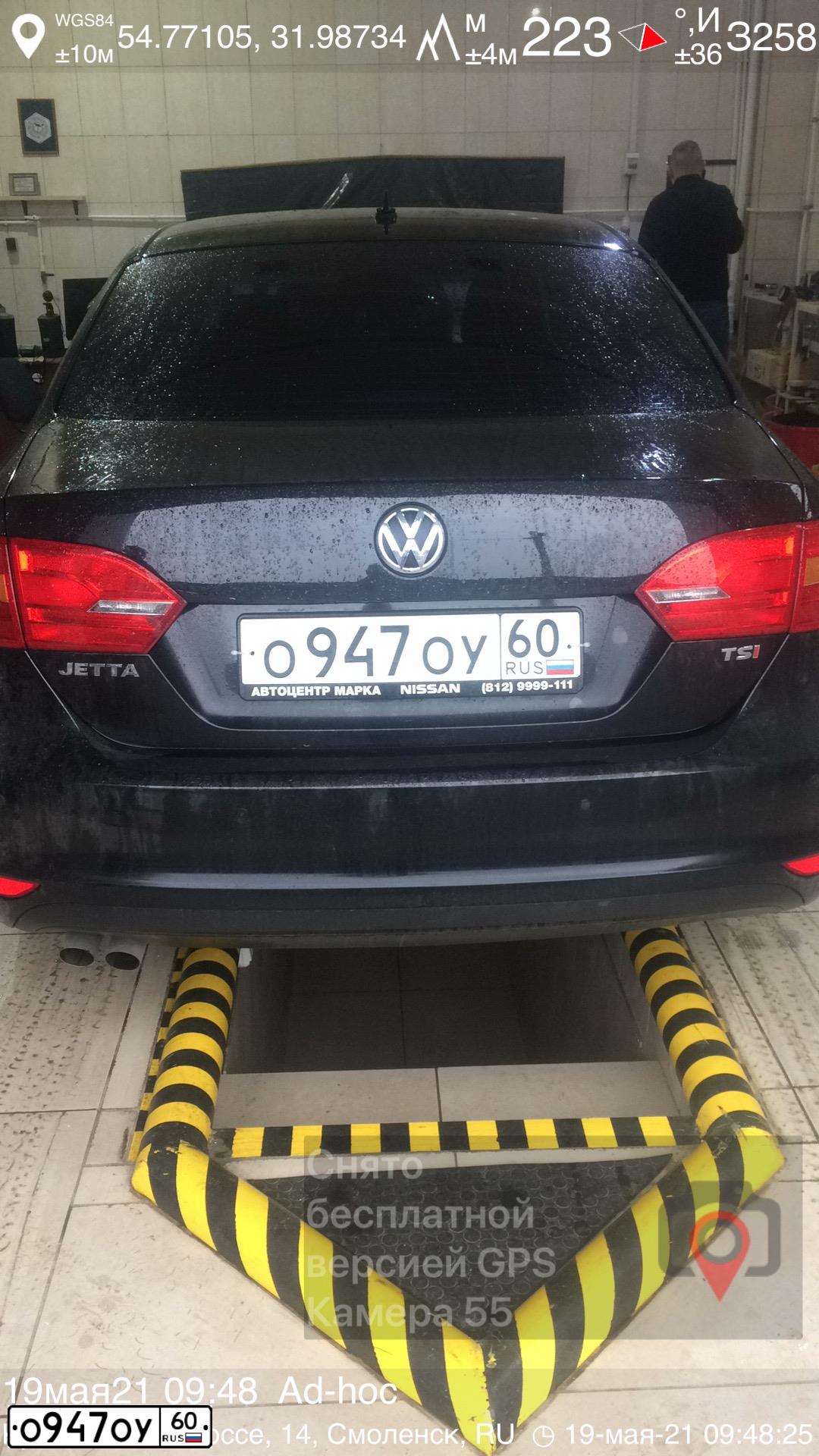 Фото автомобиля VOLKSWAGEN JETTA, 2013 — госномер М016МЕ67. Цвет: ЧЕРНЫЙ