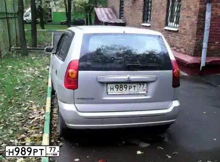 Фото автомобиля MITSUBISHI SPACE STAR, 2003 — госномер Н989РТ77. Цвет: СЕРЕБРИСТЫЙ