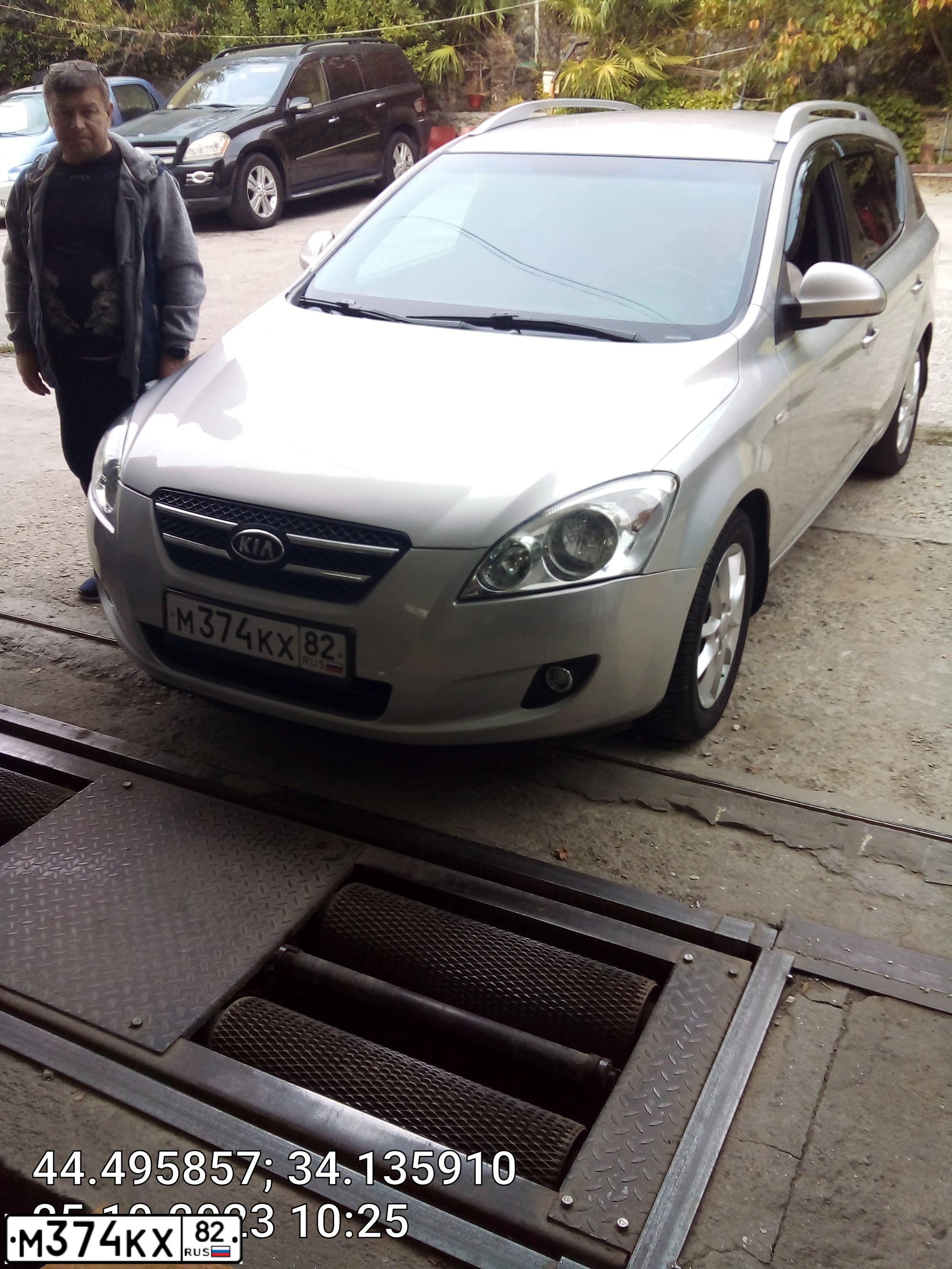 Фото автомобиля KIA CEE'D, 2008 — госномер М374КХ82. Цвет: СЕРЕБРИСТЫЙ