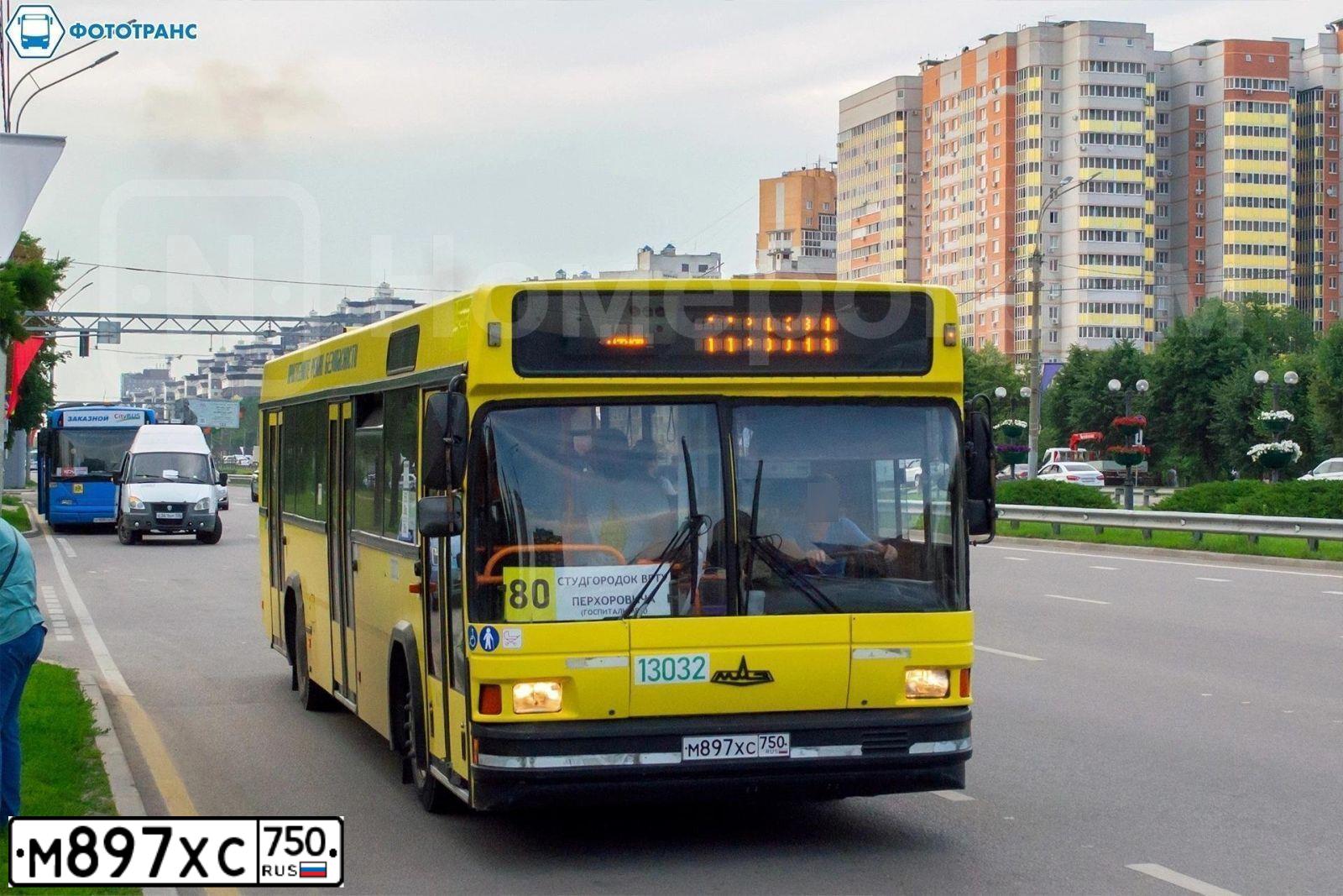 Фото автомобиля MAZ 103, 2006 — госномер М897ХС750. Цвет: КРАСНЫЙ