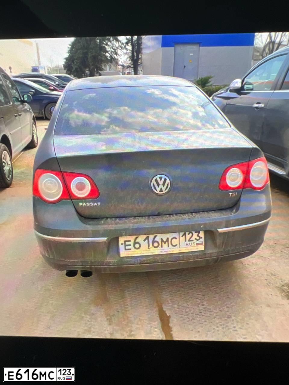 Фото автомобиля VOLKSWAGEN PASSAT, 2010 — госномер Е616МС123. Цвет: СЕРЫЙ