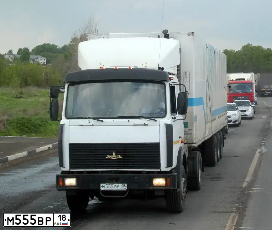 Фото автомобиля MAZ 5432 /4X2/, 2005 — госномер М555ВР18. Цвет: БЕЛЫЙ