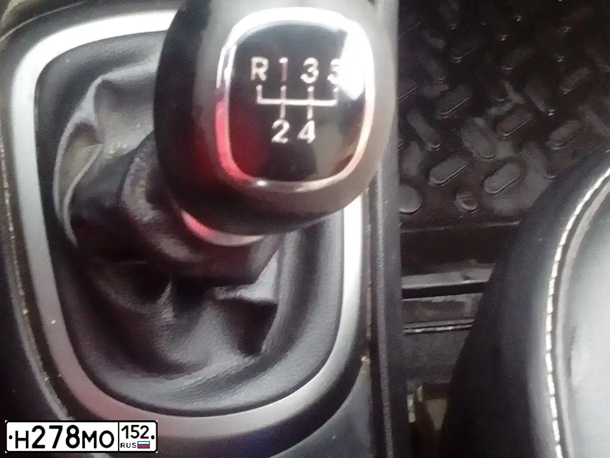 Фото автомобиля KIA RIO, 2014 — госномер Н278МО152. Цвет: ЧЕРНЫЙ