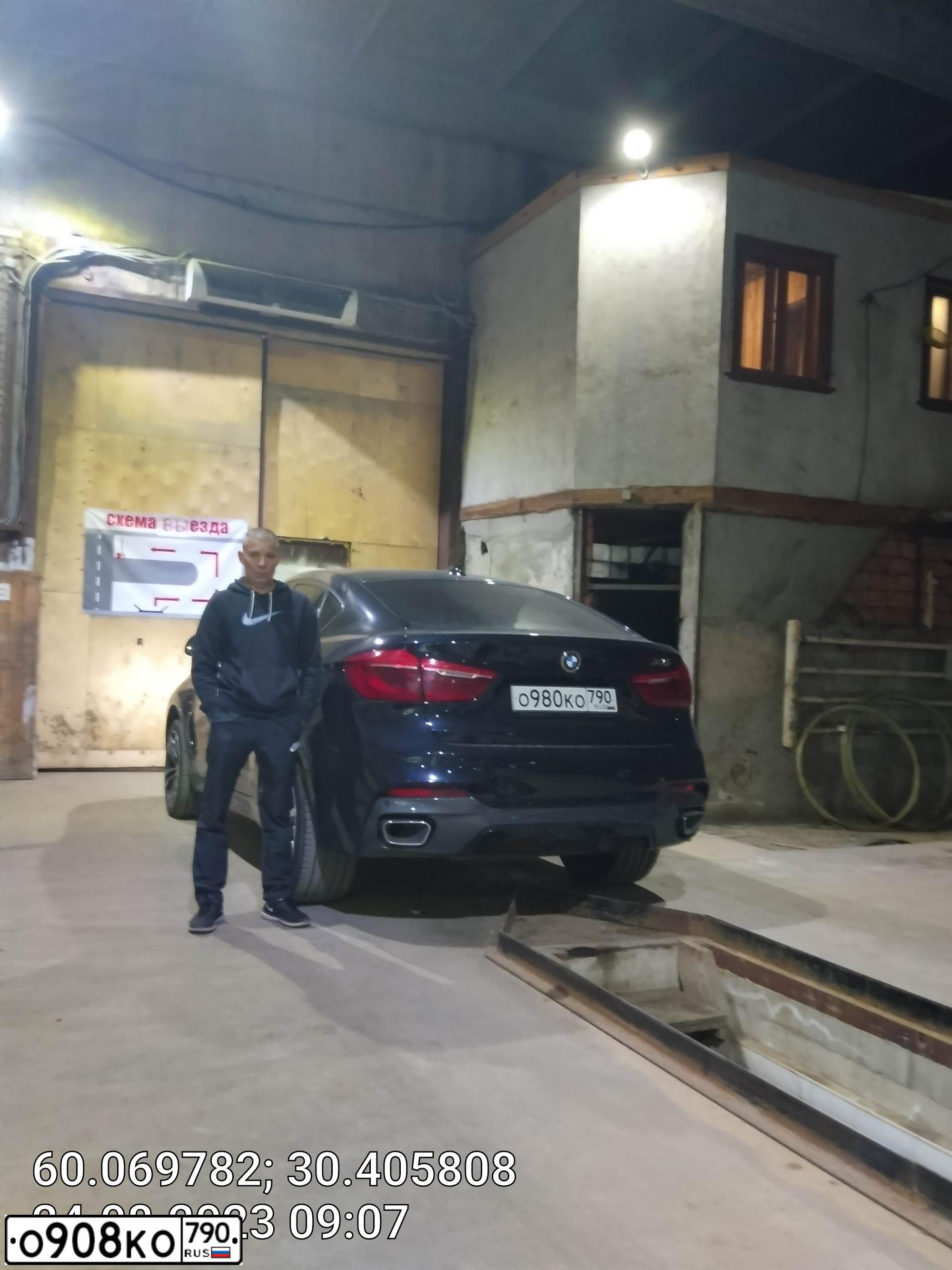Фото автомобиля BMW X6, 2018 — госномер К772МТ147. Цвет: ЧЕРНЫЙ