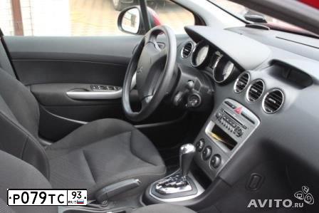 Фото автомобиля PEUGEOT 308, 2008 — госномер Е645ОН15. Цвет: Красный