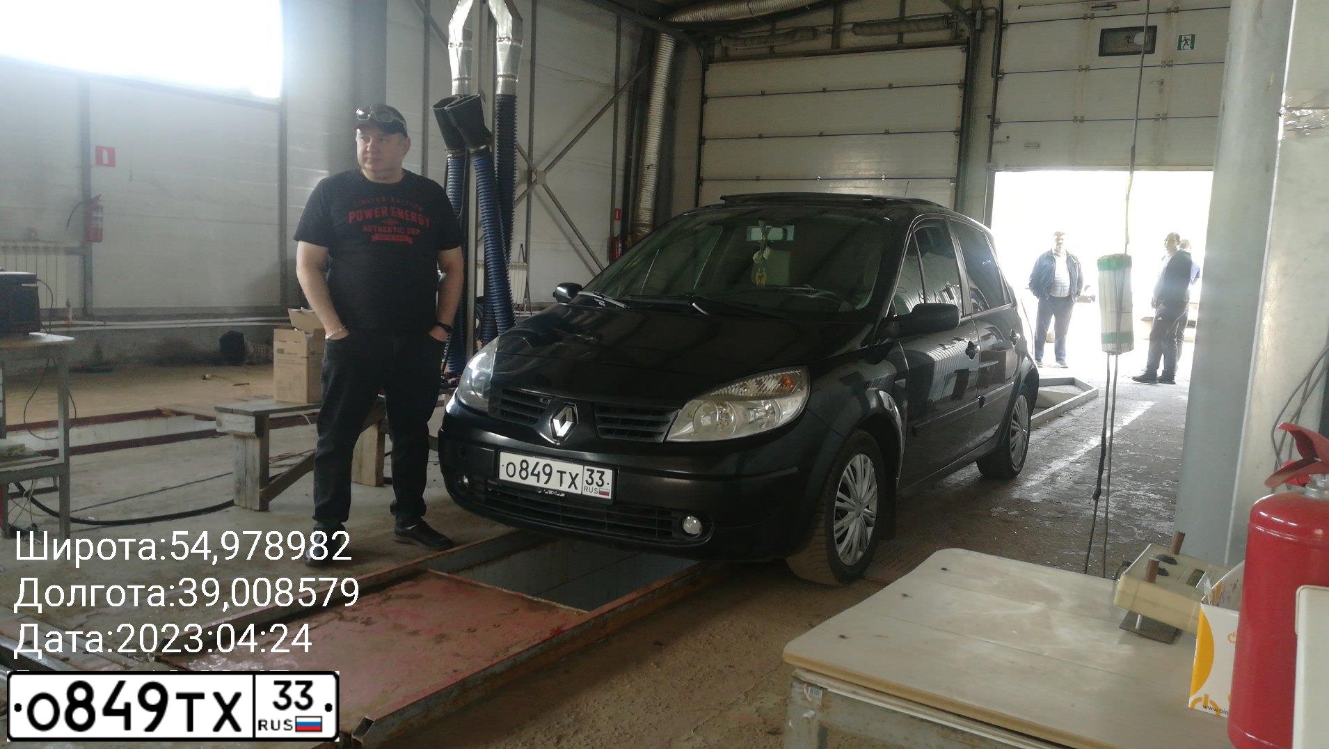 Фото автомобиля RENAULT MEGANE /GRAND/ SCENIC, 2004 — госномер Р311РУ46. Цвет: ЧЕРНЫЙ