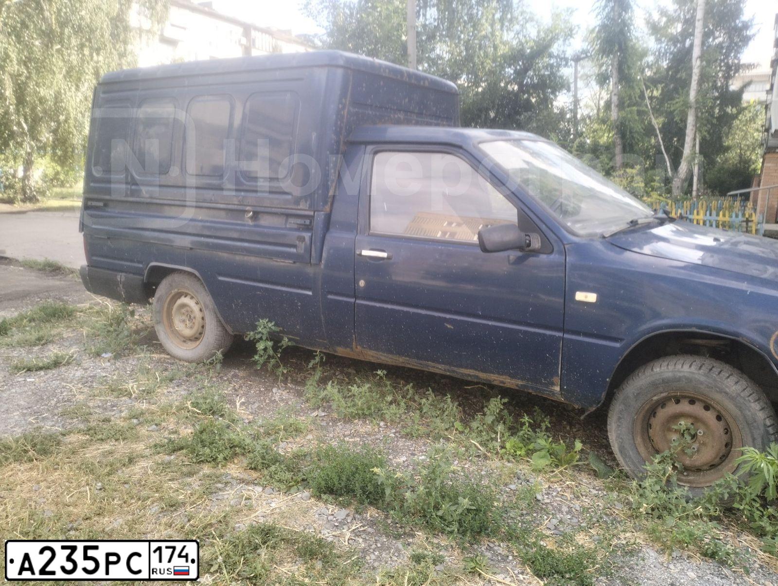 Фото автомобиля IZH 2717, 2004 — госномер А235РС174. Цвет: ТЕМНО-СИНИЙ