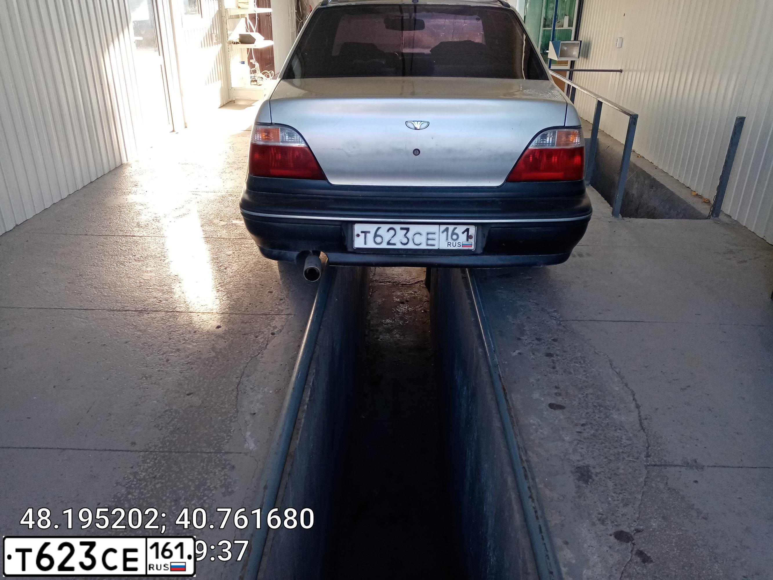 Фото автомобиля DAEWOO NEXIA, 2006 — госномер Т623СЕ161. Цвет: серебристый