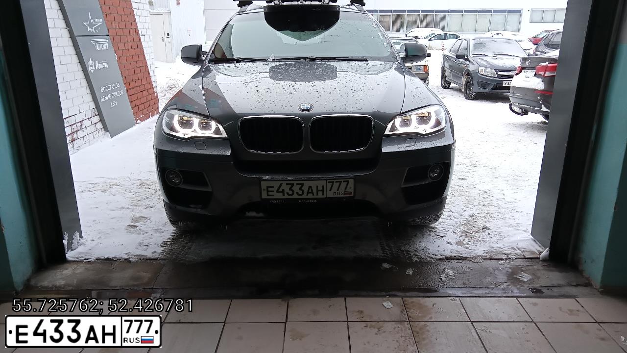 Фото автомобиля BMW X6, 2009 — госномер Е433АН777. Цвет: СЕРЫЙ