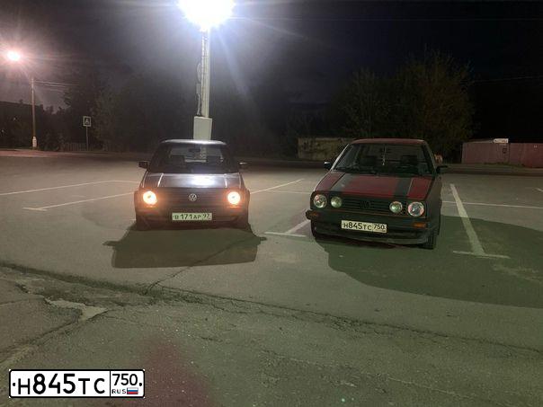 Фото автомобиля VOLKSWAGEN GOLF, 1988 — госномер Х155МО77. Цвет: Красный