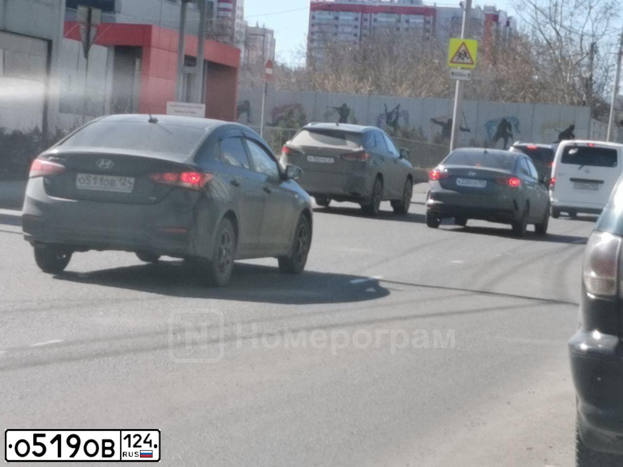 Фото автомобиля LADA 2105, 2002 — госномер О519ОВ124. Цвет: ФИОЛЕТОВЫЙ
