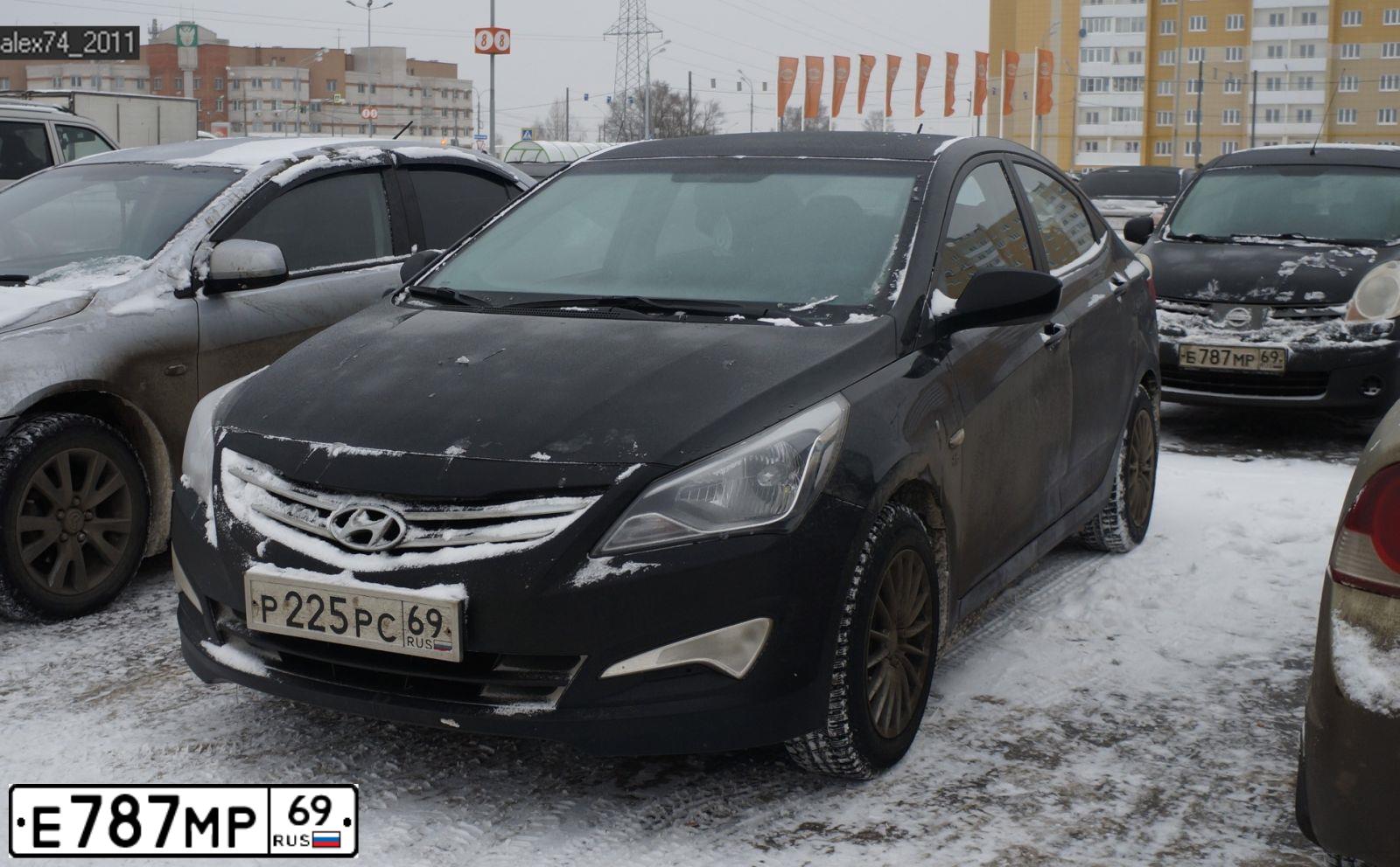 Фото автомобиля NISSAN NOTE, 2006 — госномер Е787МР69. Цвет: ЧЕРНЫЙ
