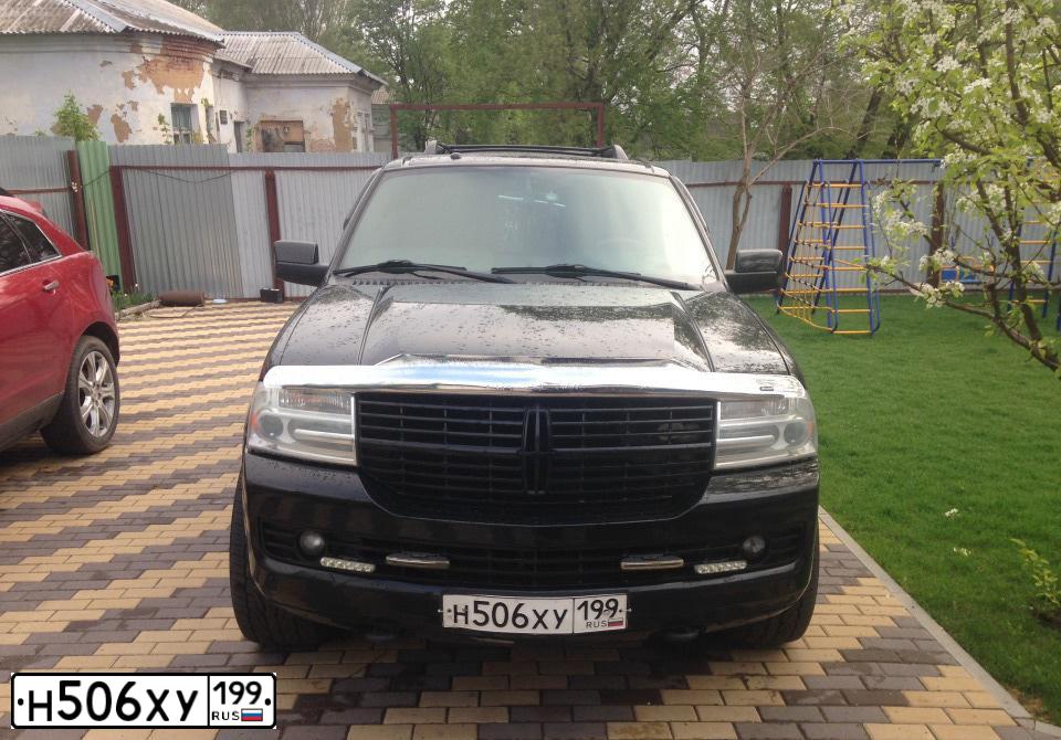 Фото автомобиля LINCOLN NAVIGATOR, 2006 — госномер Н016ХУ86. Цвет: ЧЕРНЫЙ