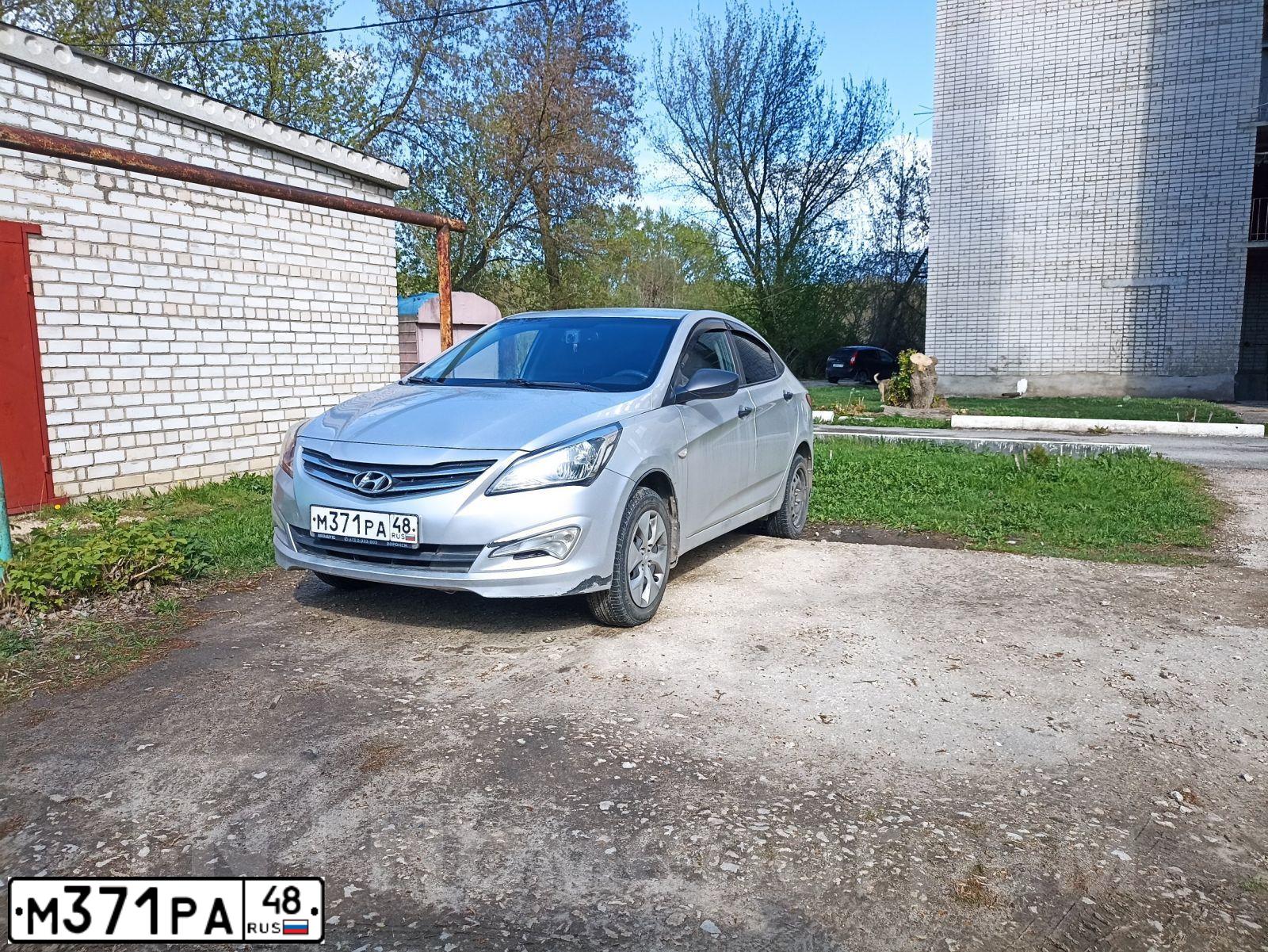 Фото автомобиля HYUNDAI SOLARIS, 2015 — госномер М371РА48. Цвет: СЕРЕБРИСТЫЙ