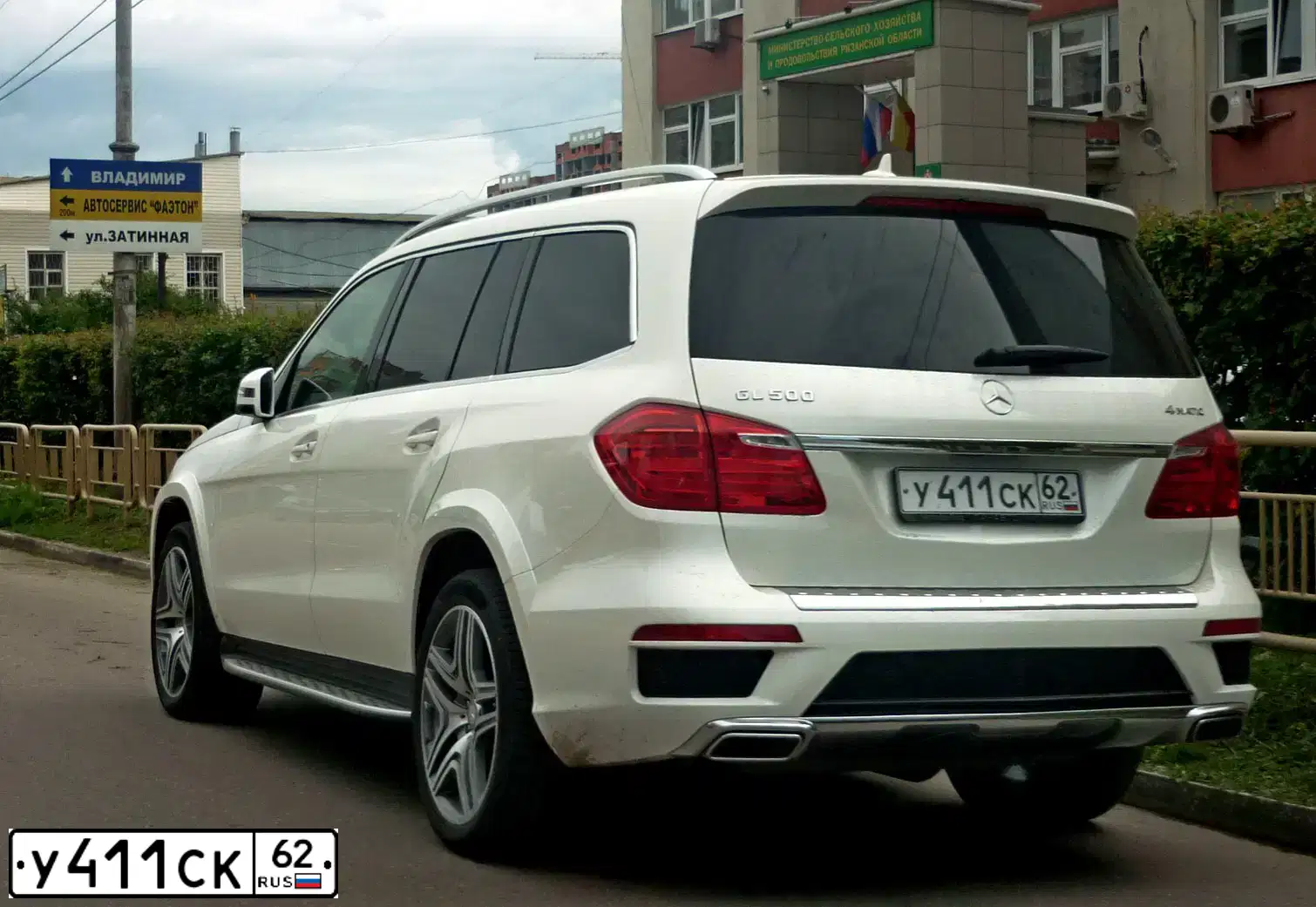 Фото автомобиля MERCEDES GL-KLASSE, 2015 — госномер О720АО977. Цвет: Белый