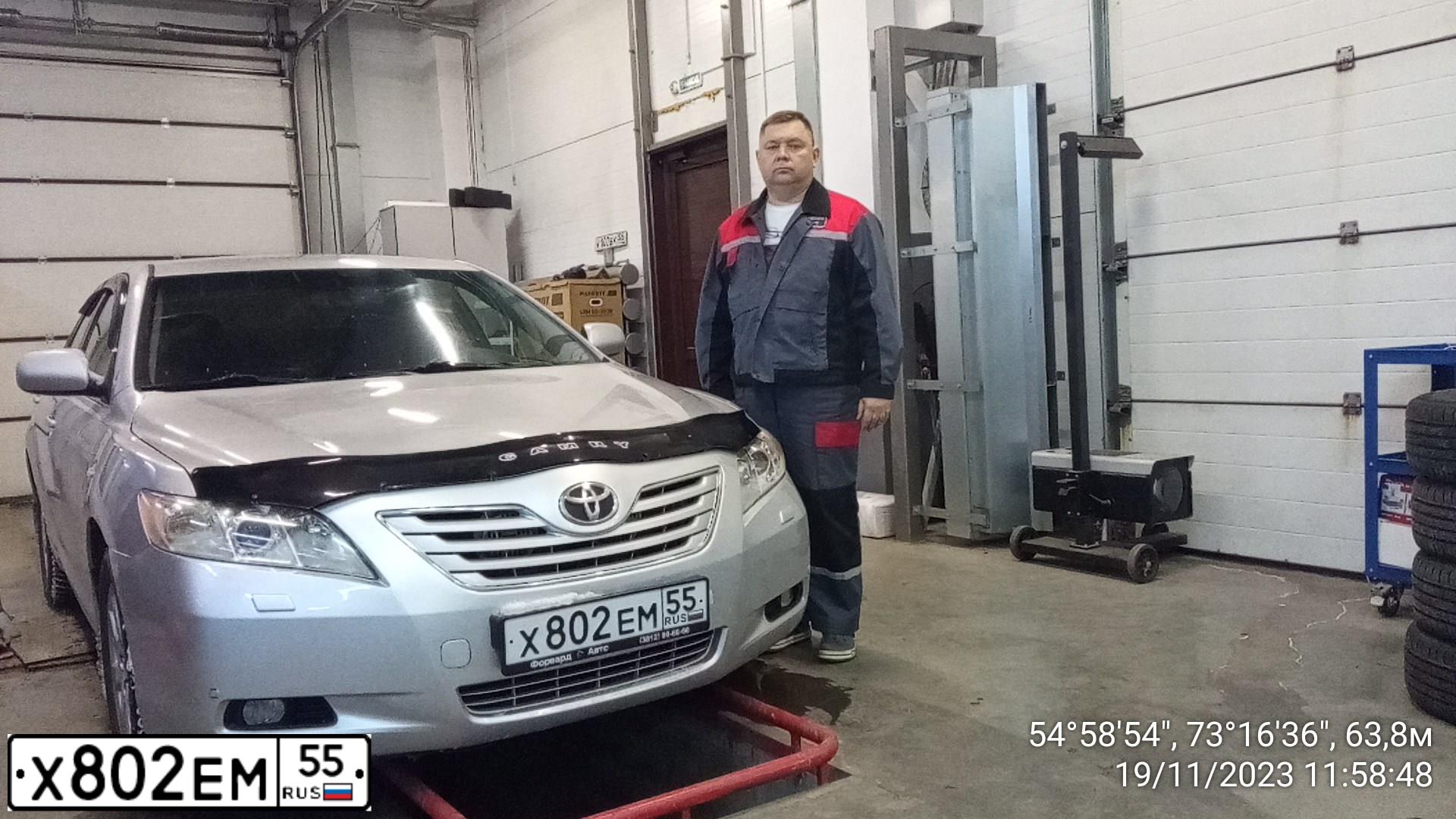 Фото автомобиля TOYOTA CAMRY, 2008 — госномер М186АК186. Цвет: СЕРЕБРИСТЫЙ МЕТАЛЛИК