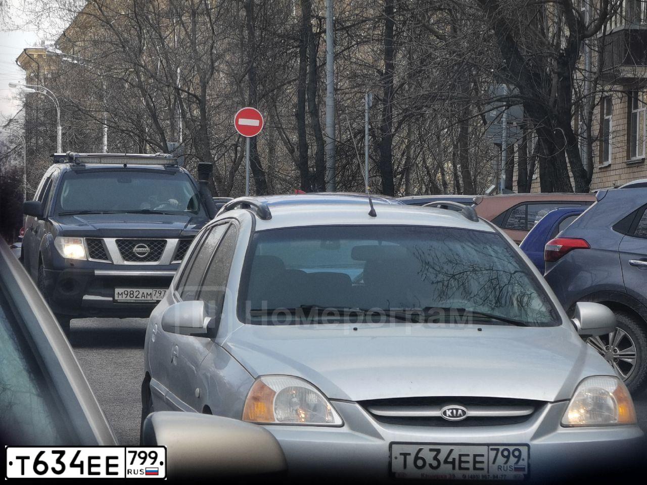 Фото автомобиля KIA RIO, 2004 — госномер Т140АС40. Цвет: Серебристый