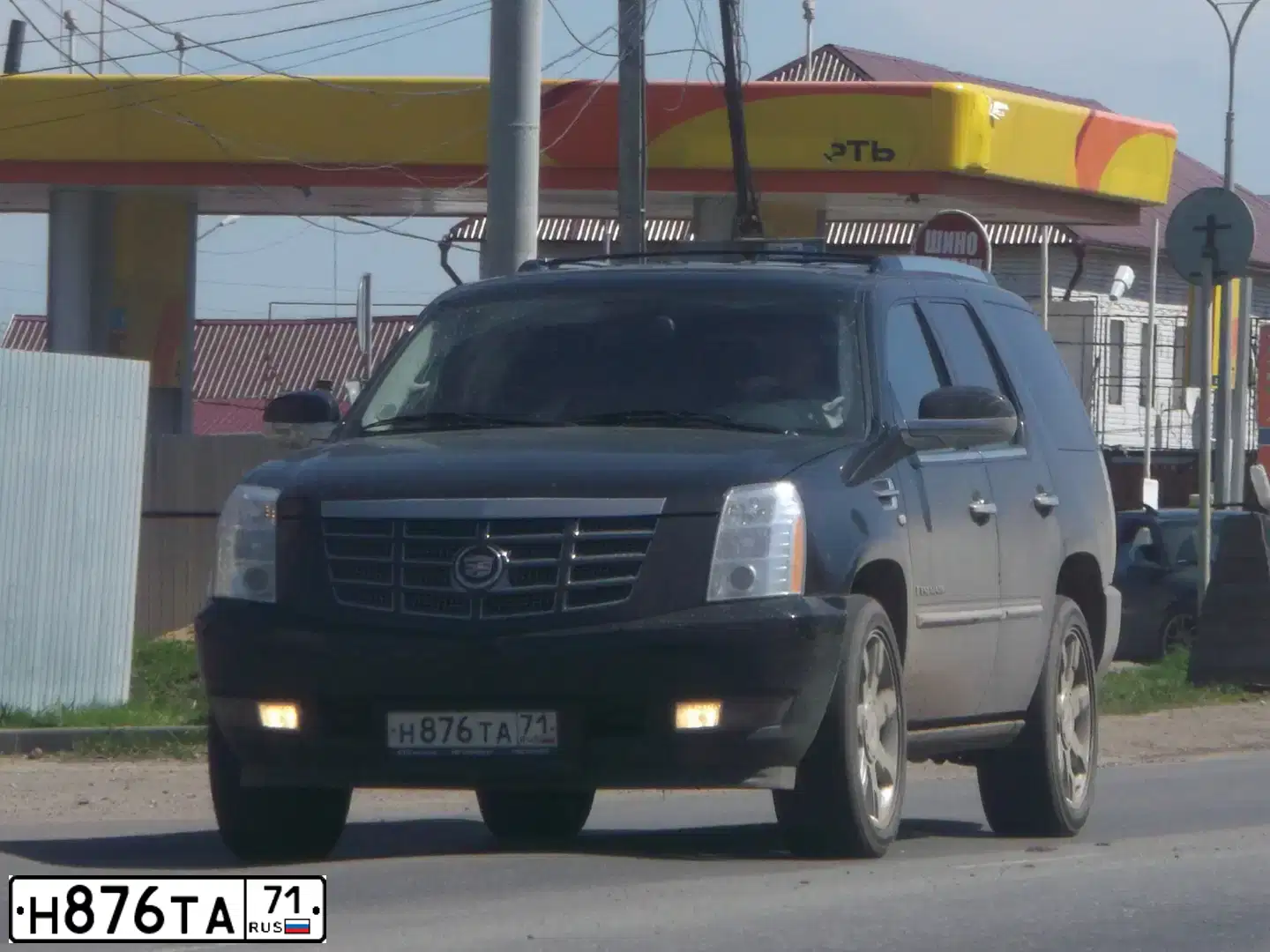 Фото автомобиля CADILLAC ESCALADE, 2008 — госномер Н876ТА71. Цвет: ЧЕРНЫЙ