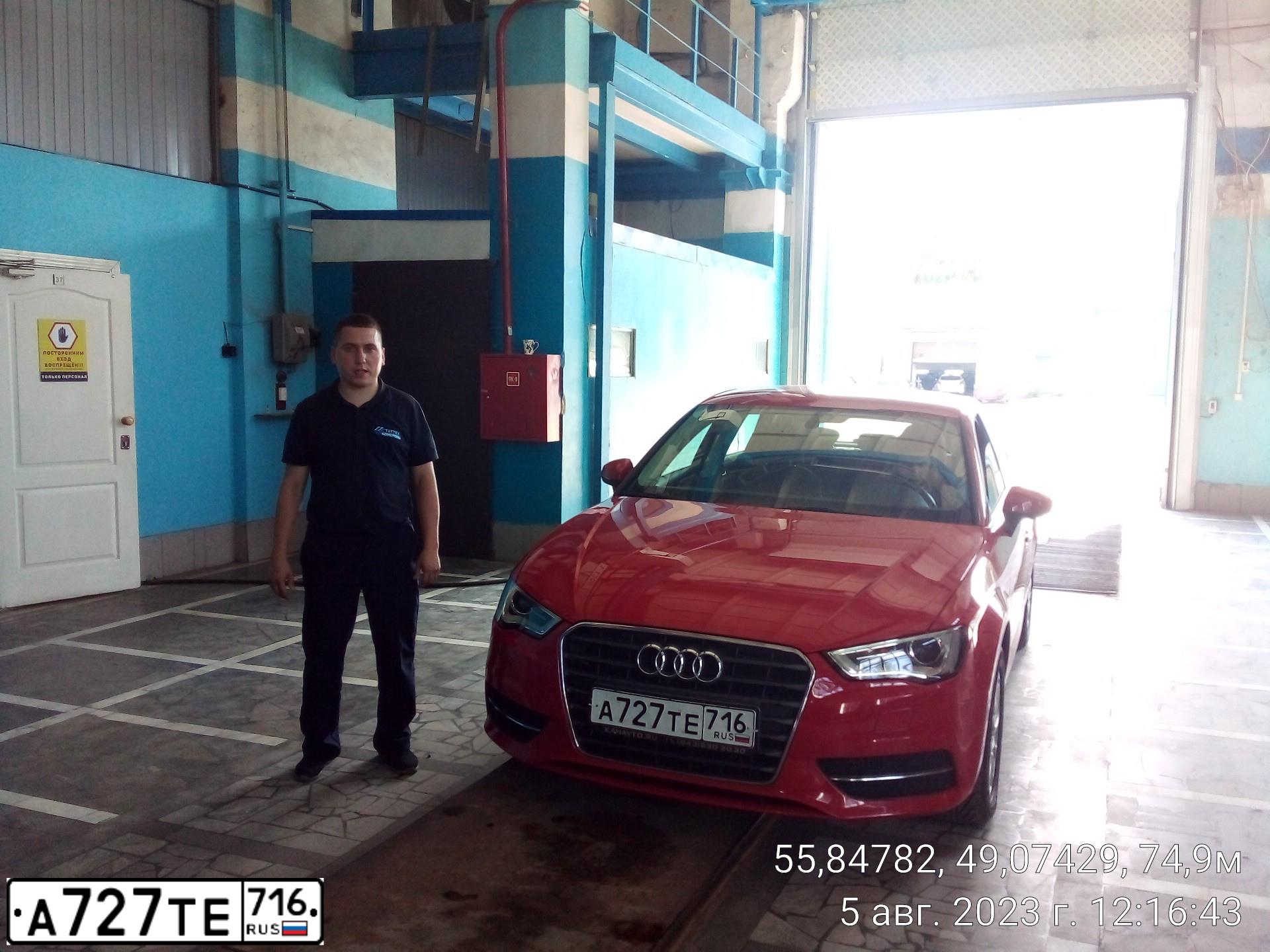 Фото автомобиля AUDI A3, 2013 — госномер А727ТЕ716. Цвет: Красный