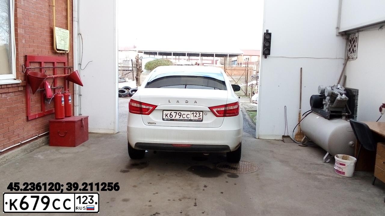 Фото автомобиля LADA VESTA, 2017 — госномер К679СС123. Цвет: БЕЛЫЙ