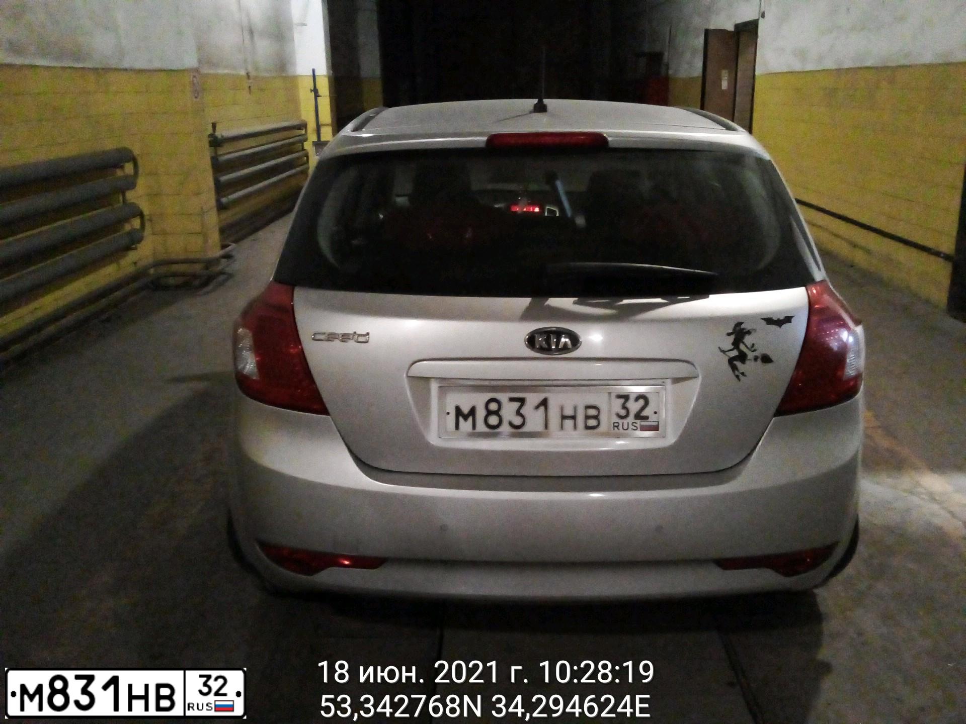 Фото автомобиля KIA CEED, 2010 — госномер О152ТЕ32. Цвет: ПЕРЛАМУТРОВО-СЕРЕБР