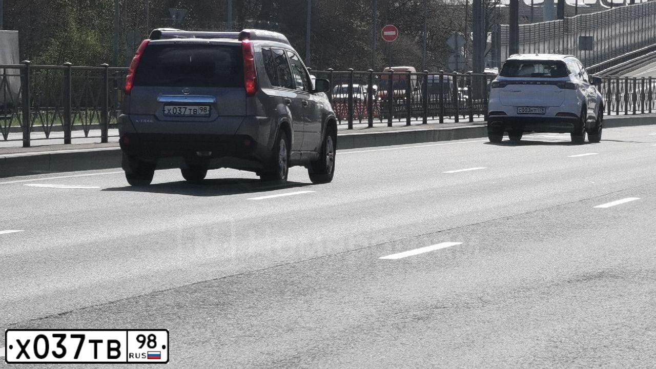 Фото автомобиля NISSAN X-TRAIL, 2008 — госномер Х037ТВ98. Цвет: СЕРЫЙ