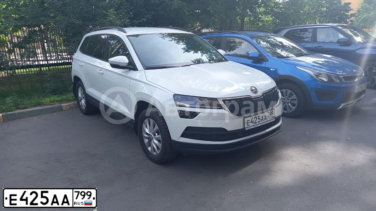 Фото автомобиля SKODA KAROQ, 2021 — госномер Е425АА799