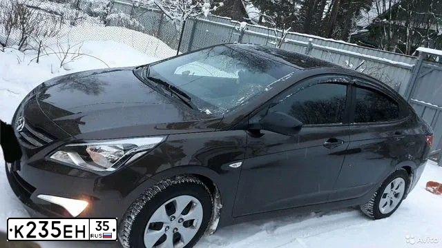 Фото автомобиля HYUNDAI SOLARIS, 2015 — госномер К235ЕН35. Цвет: КОРИЧНЕВЫЙ