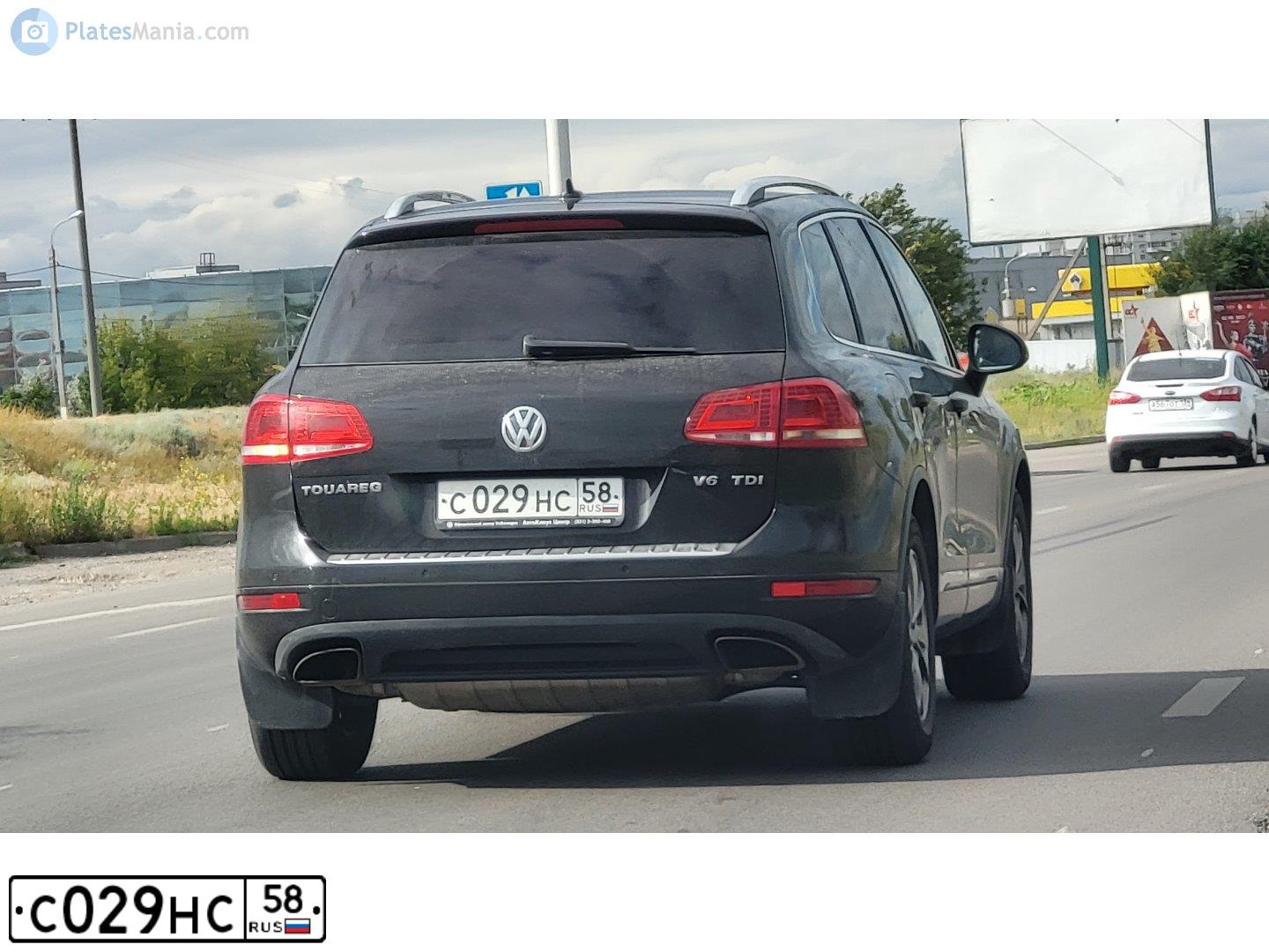Фото автомобиля VOLKSWAGEN TOUAREG, 2013 — госномер С029НС58. Цвет: ЧЕРНЫЙ