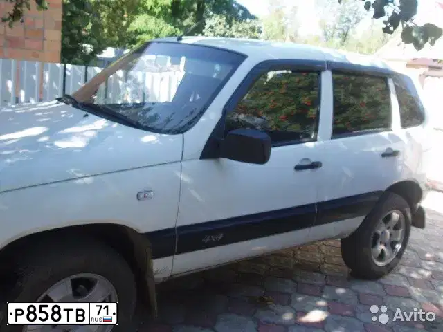 Фото автомобиля CHEVROLET NIVA, 2009 — госномер У181ОН71. Цвет: ЯРКО-БЕЛЫЙ