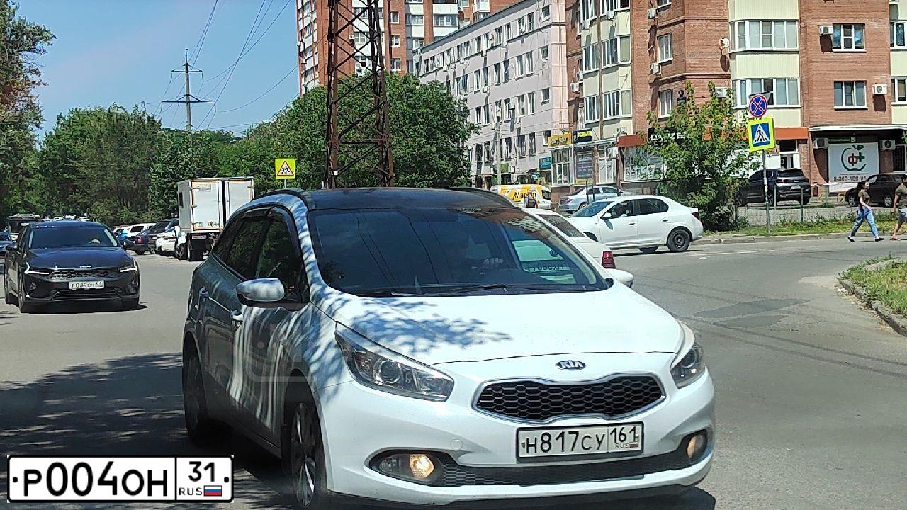 Фото автомобиля CHEVROLET NIVA, 2011 — госномер Р004ОН31. Цвет: ТЕМНО-СЕРЫЙ МЕТАЛЛИК
