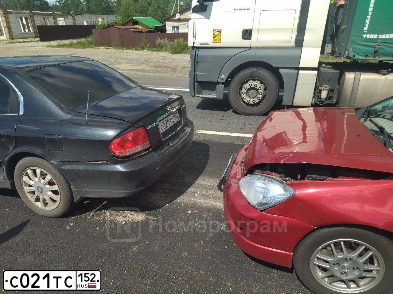 Фото автомобиля VOLKSWAGEN CARAVELLE, 1990 — госномер С021ЕС152. Цвет: ТЕМНО-СИНИЙ