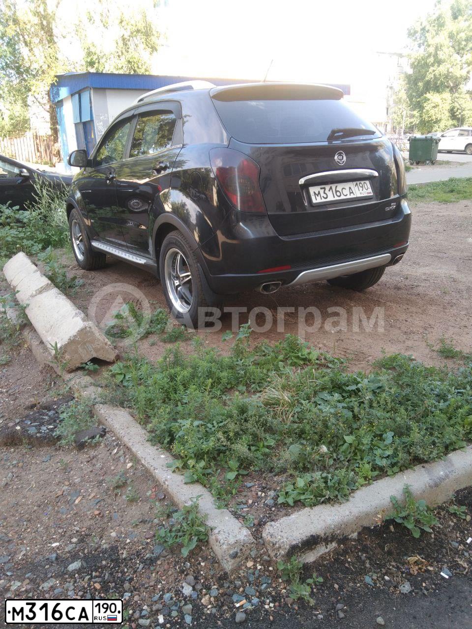 Фото автомобиля SSANGYONG ACTYON, 2011 — госномер М316СА190. Цвет: ЧЕРНЫЙ