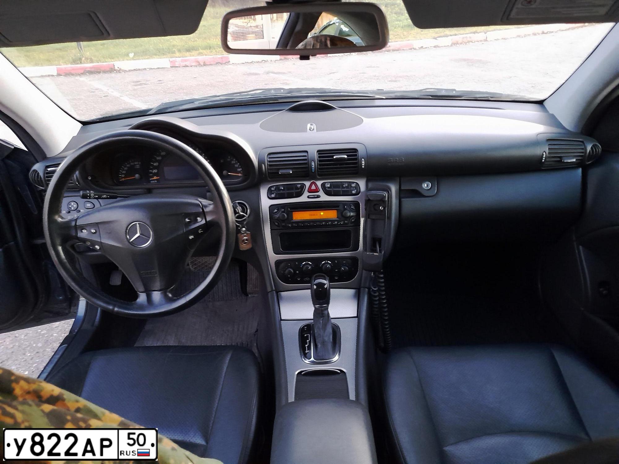 Фото автомобиля MERCEDES C-KLASSE, 2002 — госномер В815НН799. Цвет: синий