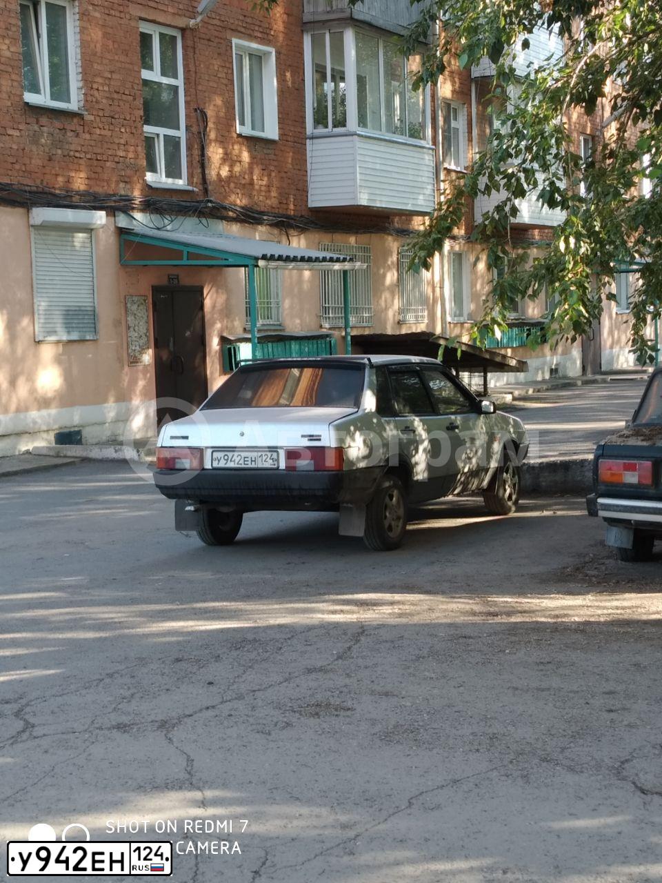 Фото автомобиля LADA 2109 SAMARA, 2001 — госномер У942ЕМ124. Цвет: Серый