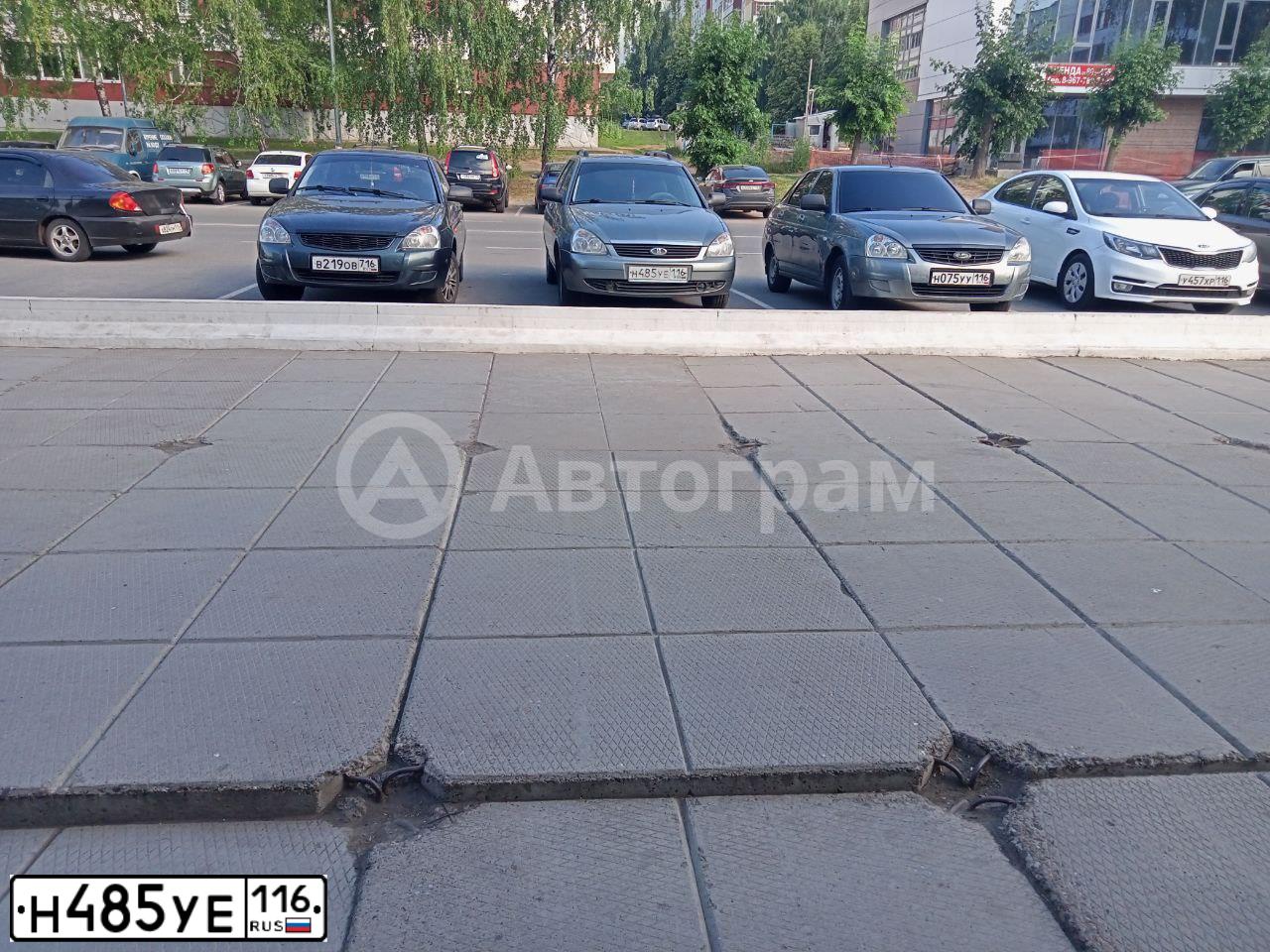 Фото автомобиля LADA 2171 PRIORA, 2011 — госномер Н485УЕ116. Цвет: -