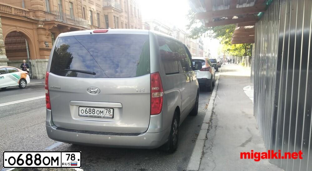 Фото автомобиля MAZDA 5, 2007 — госномер О688ОМ78. Цвет: ЧЕРНЫЙ