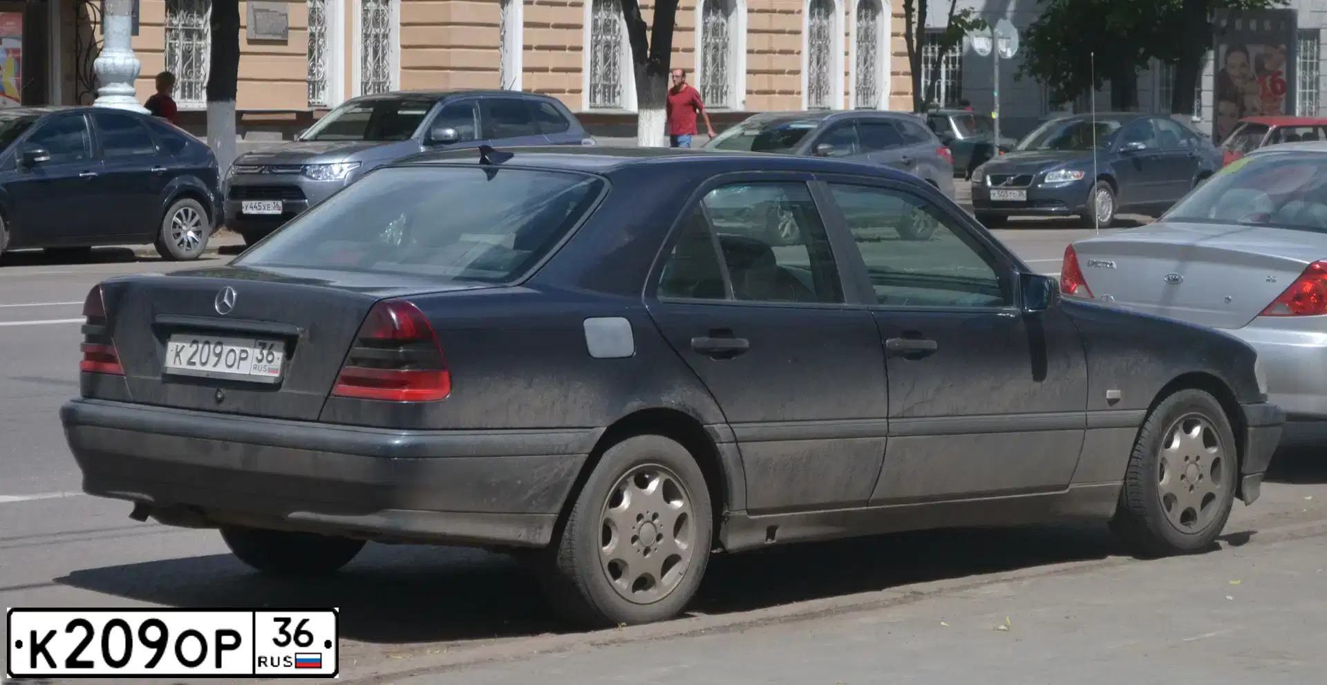 Фото автомобиля МЕРСЕДЕС БЕНЦ, 1998 — госномер Р606ВХ36. Цвет: ЧЕРНЫЙ