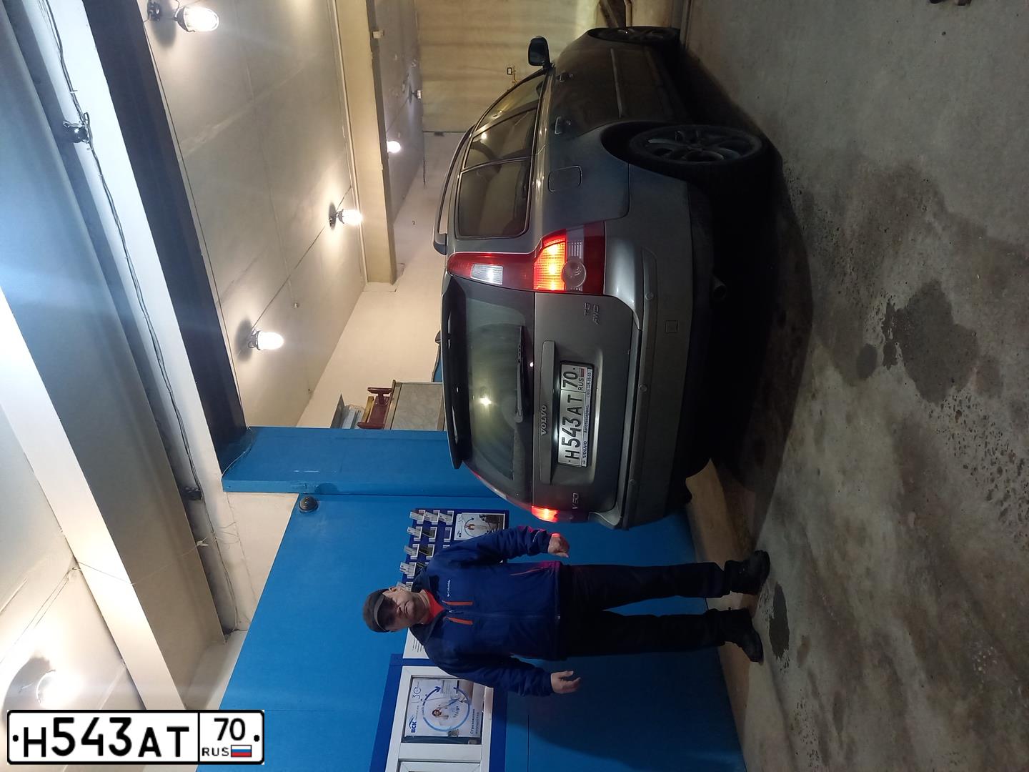 Фото автомобиля VOLVO V50, 2006 — госномер В270РС122