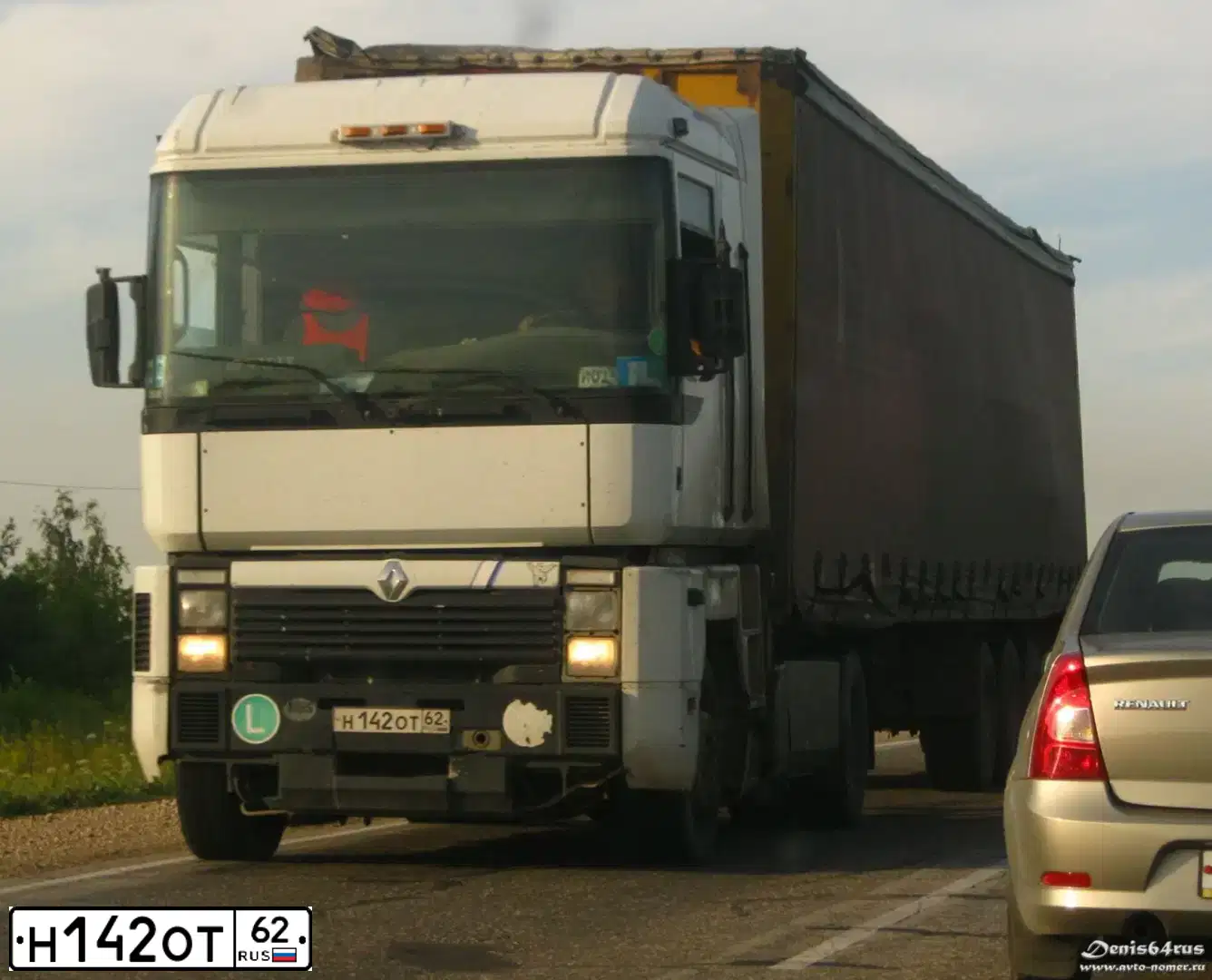 Фото автомобиля RENAULT MAGNUM, 2001 — госномер Н142ОТ62. Цвет: БЕЛЫЙ