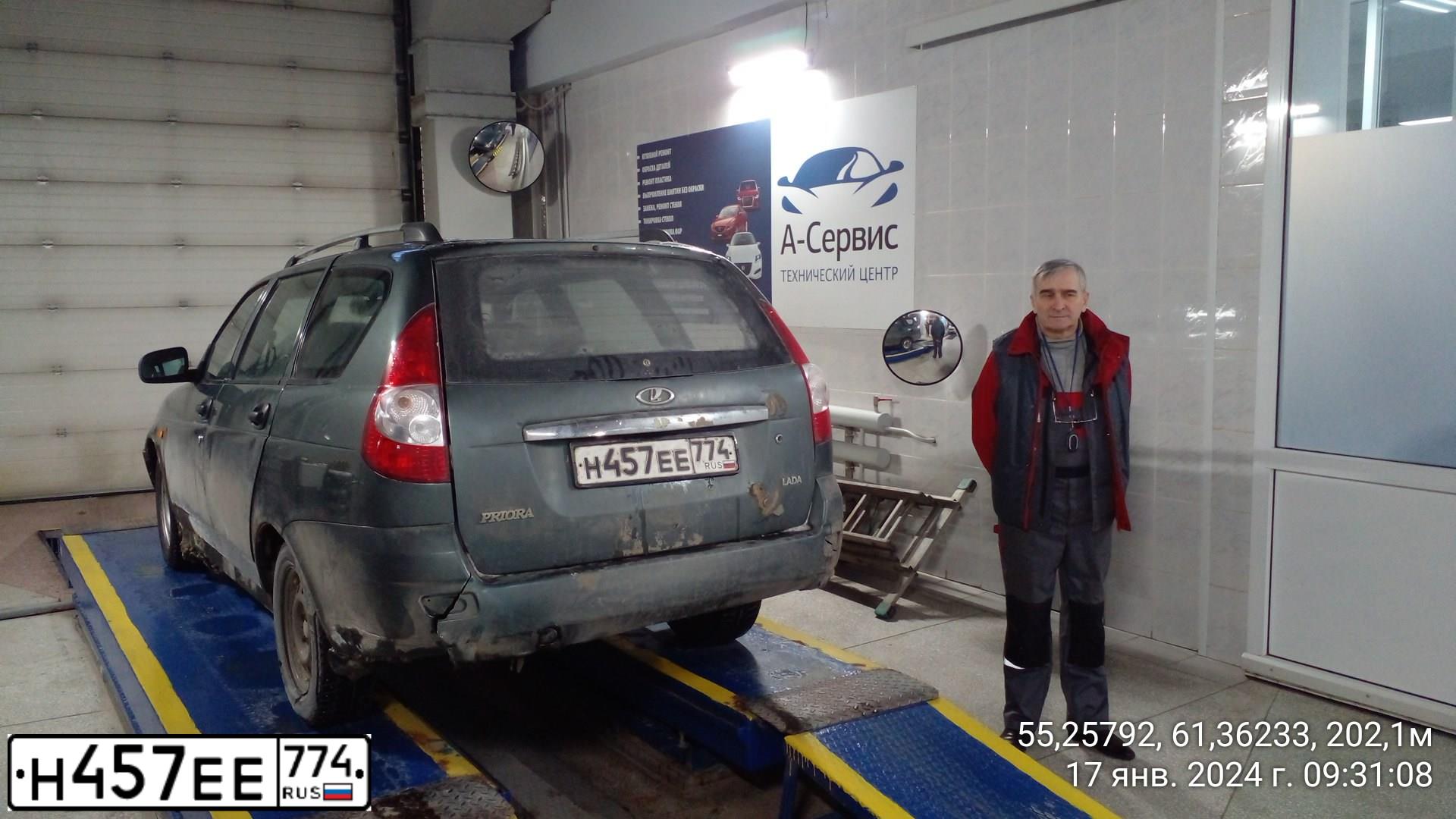 Фото автомобиля LADA 2171 PRIORA, 2011 — госномер Н457ЕЕ774. Цвет: Серо-сине-зеленый