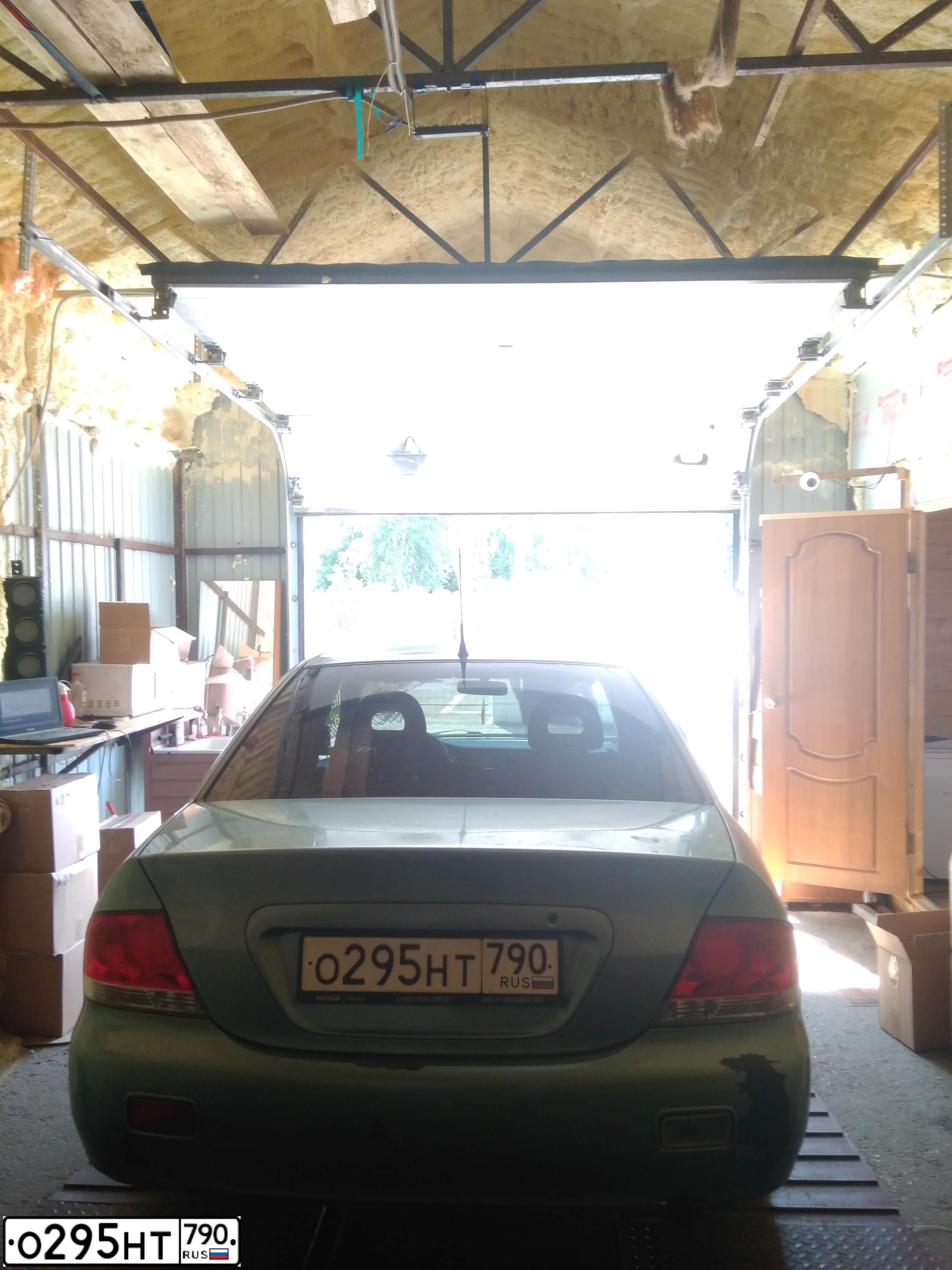 Фото автомобиля MITSUBISHI LANCER 1.6, 2007 — госномер Р125УА790. Цвет: СВЕТЛО-СЕРО-ЗЕЛЕНЫЙ